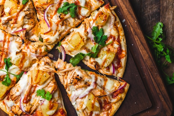 Pizza Margherita Napoletana - pizza Italia autentik dengan mozzarella di bufala dan basil segar